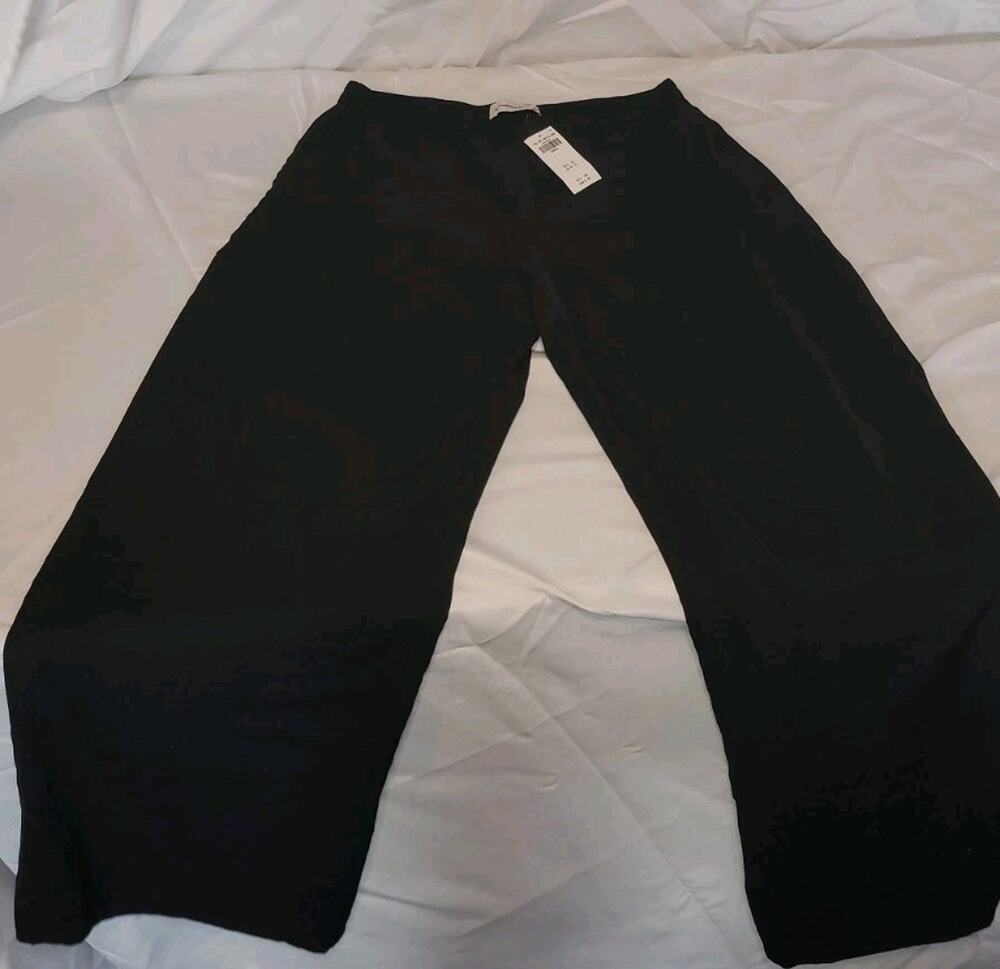 NWT Abercrombie & Fitch Women’s Black Wide Leg Cropped Pants Size Small
